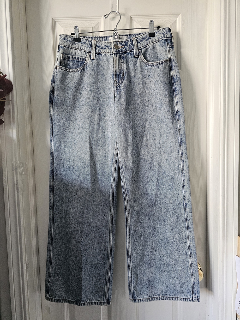 NEW! HOLLISTER Wome's Baggy Low-Rise Wide-Leg Jeans In Blue Ligth Wash Sz 6R/W28 - Picture 2 of 16